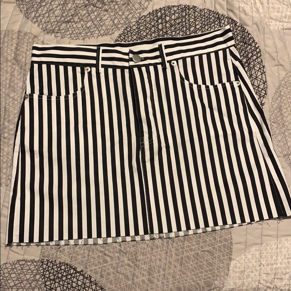 skirt - Picture 2 of 3